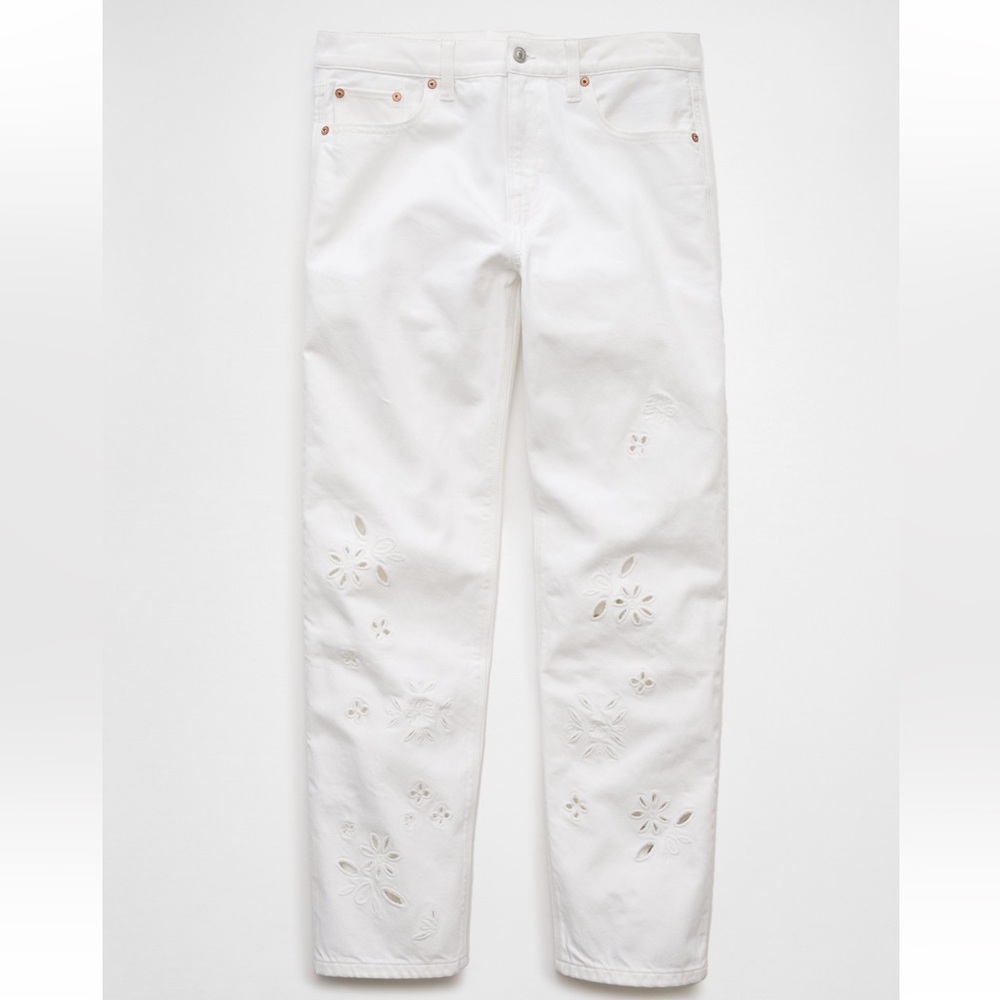 AE Strigid Embroidered Low-Rise Ex-
Boyfriend Jean
